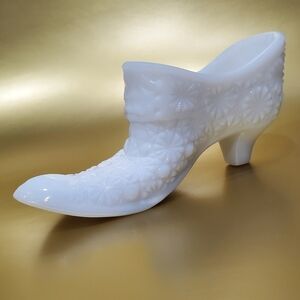 (ONLY SOLD IN BUNDLE OF 2ITEMS) Vntg Fenton Daisy and Button Milk Glass Slipper
